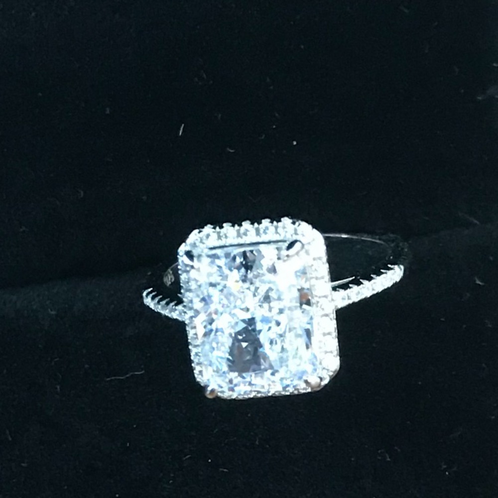 925 Sterling Silver Ring Clear Stone BRAND NEW FREE SHIP